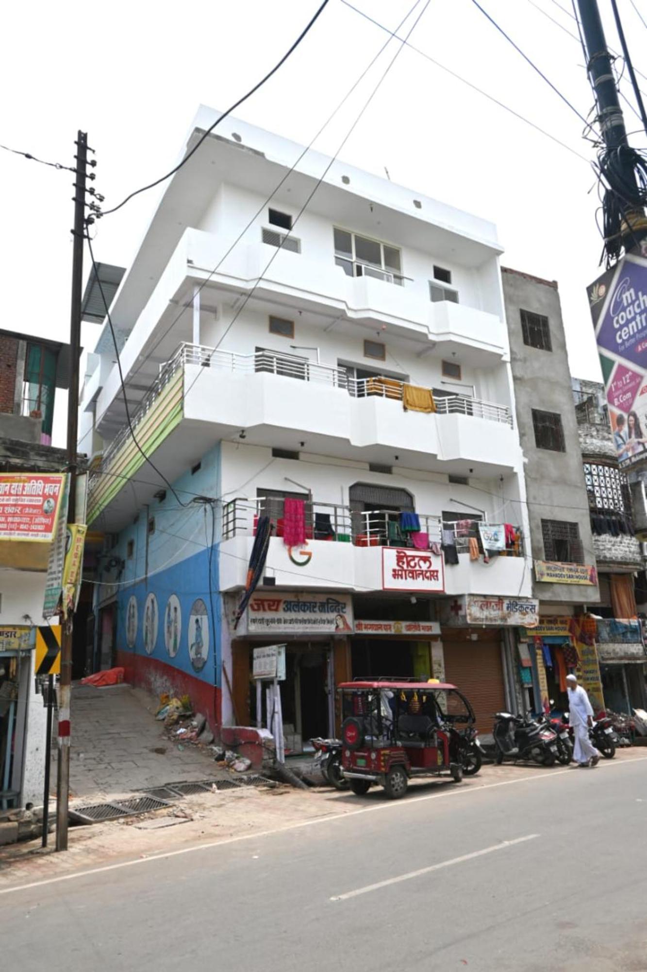 Goroomgo Bhagwan Das Hotel
